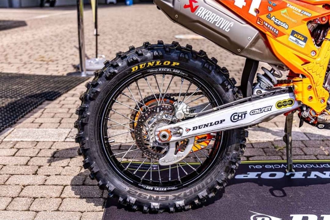 NEUMÁTICO TRASERO DUNLOP GEOMAX EN92 - 18" 70R TT 140/80-18